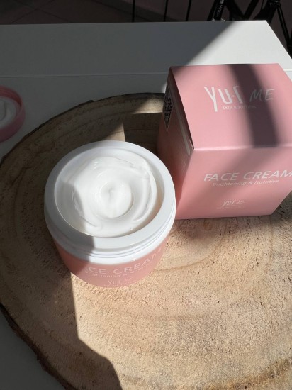 YU.R Me Krem rozświetlająco-odżywczy Brightening & Nutritive Face Cream 50 ml