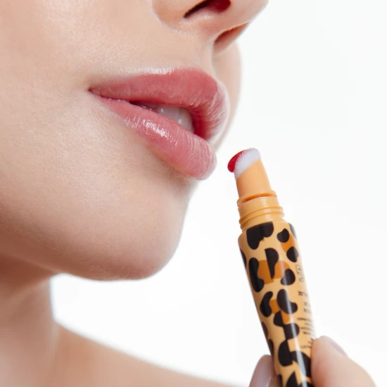 LIPSS Lipper Alter Ego - pielęgnujący błyszczyk do ust z ceramidami i peptydami (5).jpg