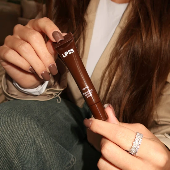 LiPSS Coffee Lip Gloss – pielęgnujący błyszczyk do ust z ceramidami i peptydami (2).jpg