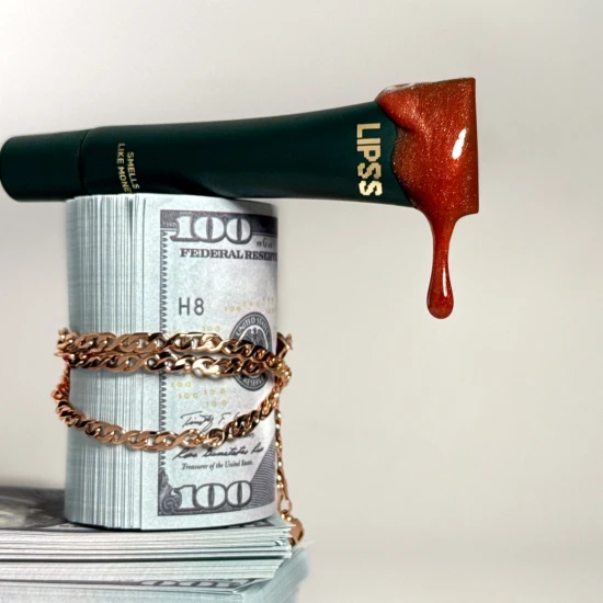 LIPSS LIPPER Smells like money Lip gloss - – pielęgnujący błyszczyk do ust z ceramidami i peptydami (2).jpg