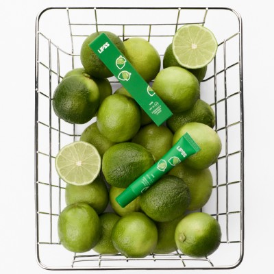 LiPSS Lime Lip Gloss SPF 20 – pielęgnujący błyszczyk do ust z ochroną UV (2).jpg